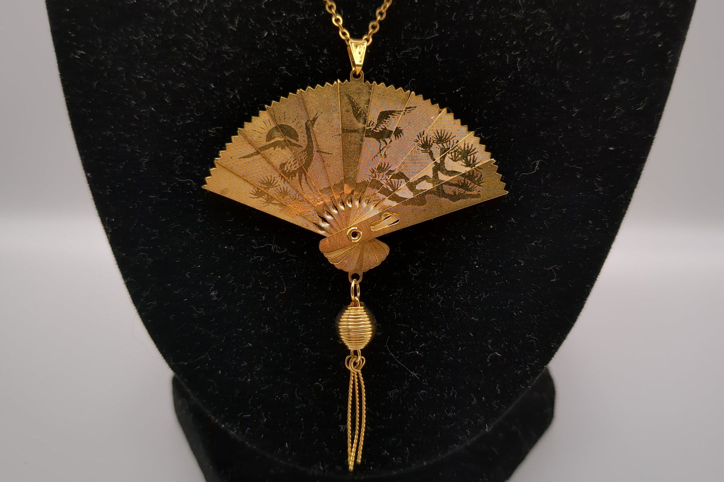 Vintage Gold-Plated Fan Necklace
