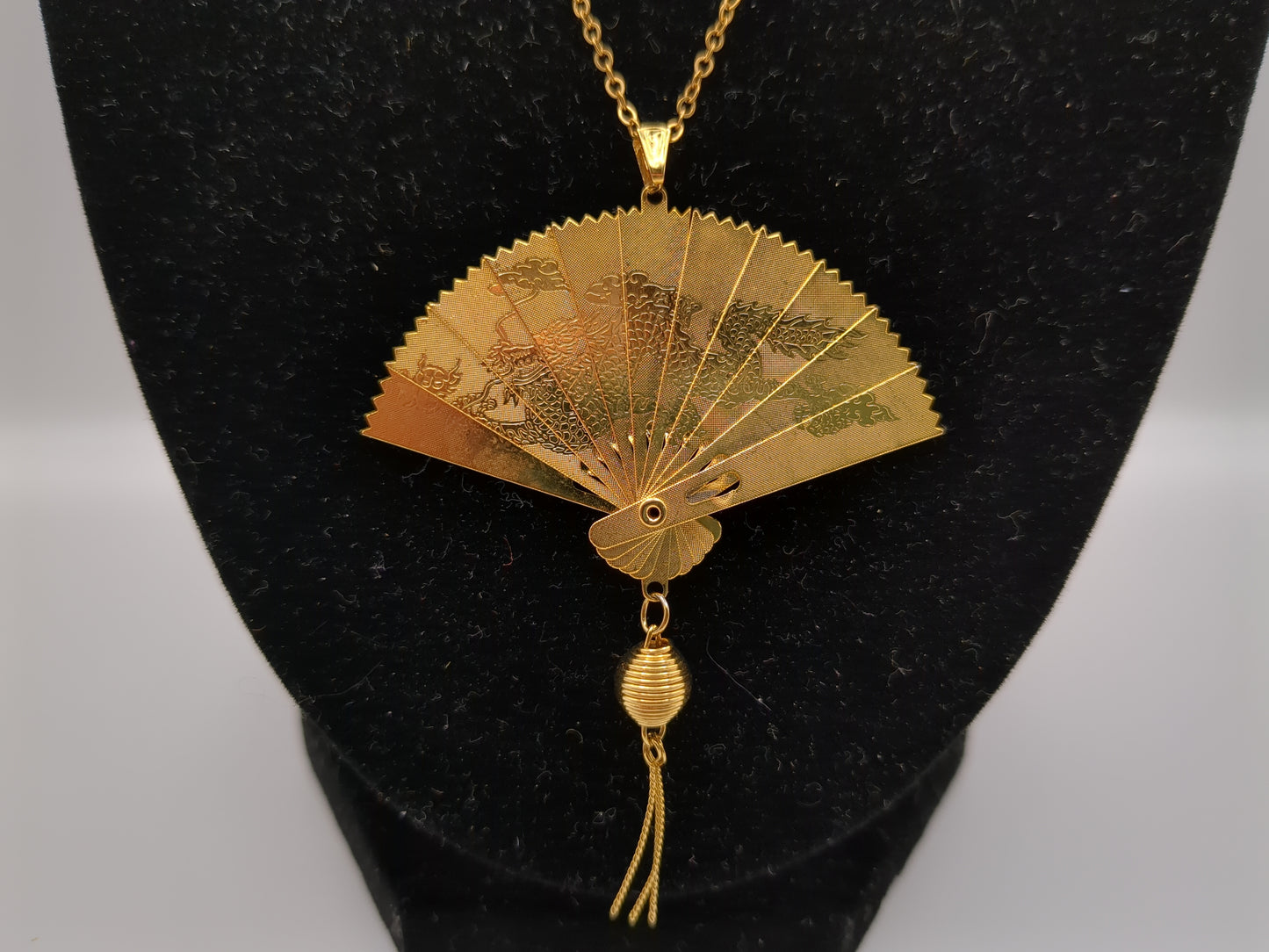 Vintage Gold-Plated Fan Necklace